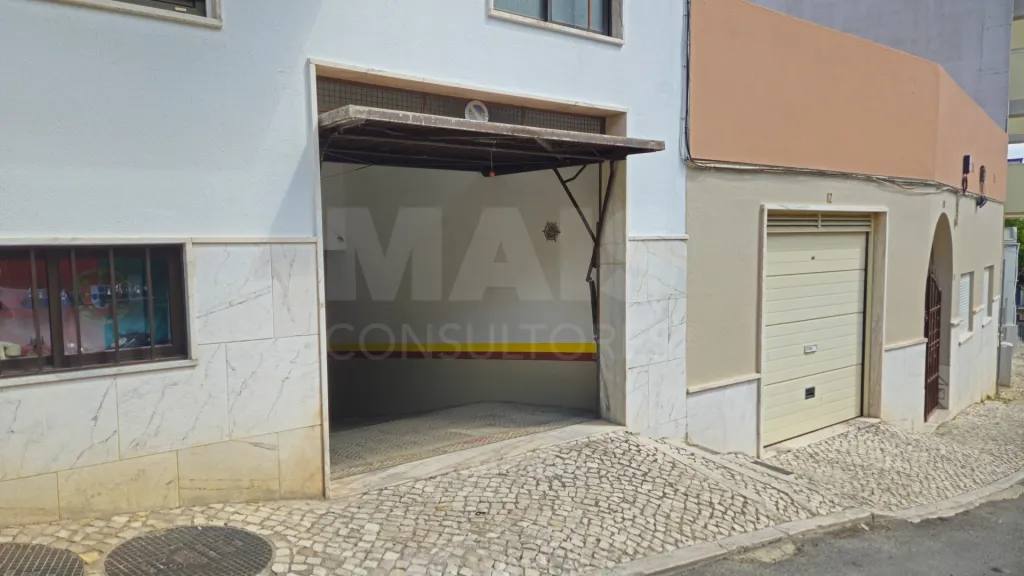 Garagem (Box) na Rua da Constituição, Bom Sucesso - Alverca do Ribatejo
