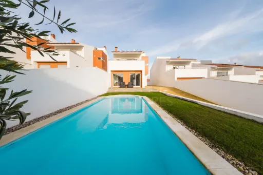 Moradia T4 com piscina, em São Martinho do Porto