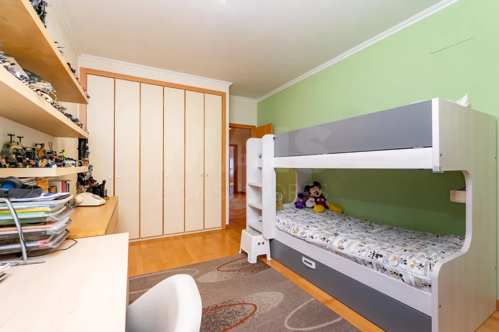Apartamento T3 com box e vista rio em Vila Franca de Xira