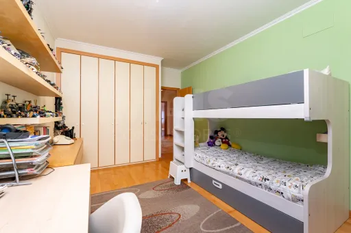 Apartamento T3 com box e vista rio em Vila Franca de Xira