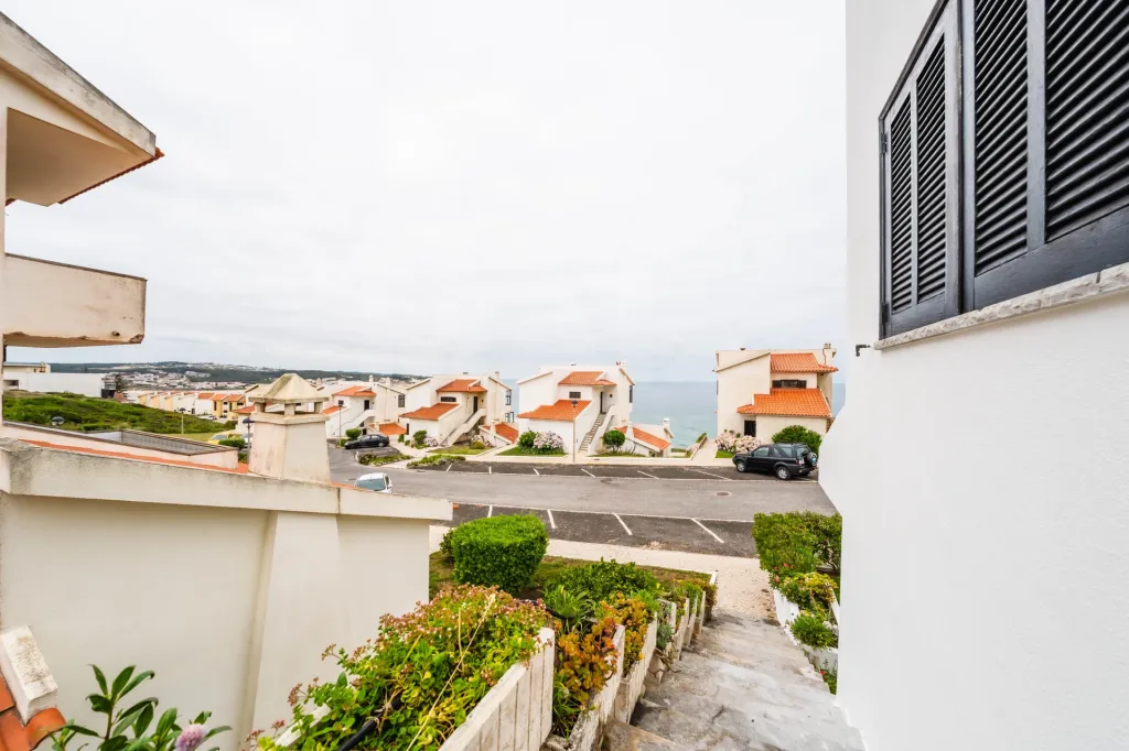T2 Mobilado a Dois Passos da Praia com Vista Mar de Sonho
