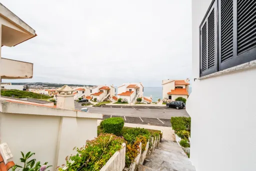 T2 Mobilado a Dois Passos da Praia com Vista Mar de Sonho