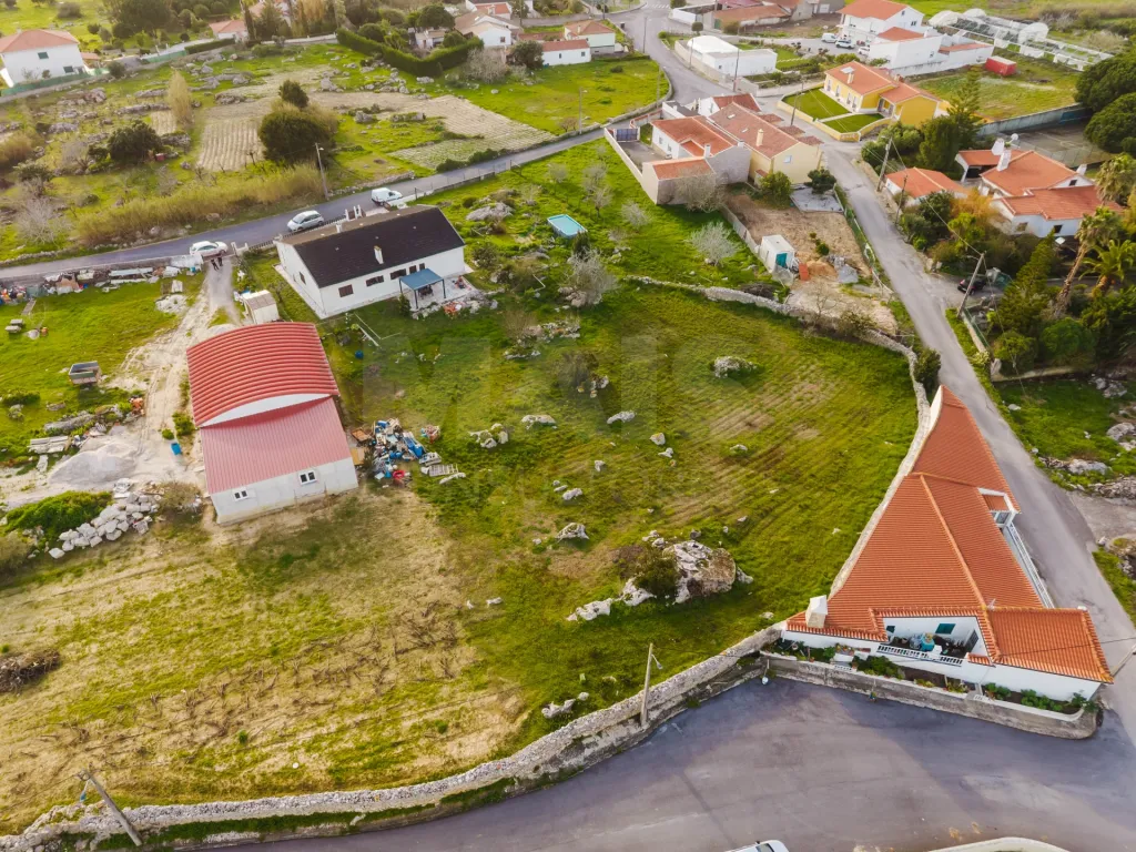 Terreno Urbano com 1980m2, Construção Moradia até 300m2