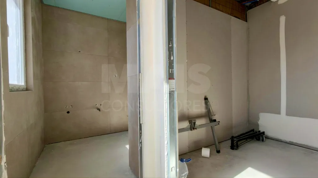 Moradia Térrea T4 com Suite Master, Piscina de Água Salgada, Garagem e Acabamentos Premium !