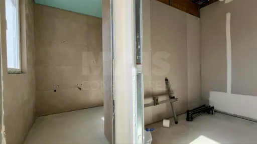 Moradia Térrea T4 com Suite Master, Piscina de Água Salgada, Garagem e Acabamentos Premium !