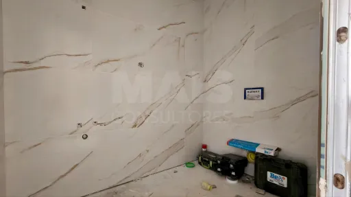 Moradia Térrea T4 com Suite Master, Piscina de Água Salgada, Garagem e Acabamentos Premium !