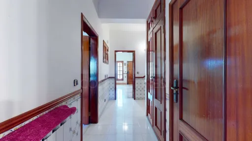 Moradia T5, na calhandriz com piscina