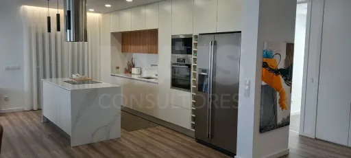 3-Bedroom Top-Floor Apartment with Panoramic Balcony, Garage, and Storage Room | Downtown Lourinhã, 10 Minutes from the Beach