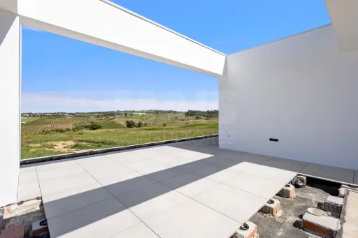 Moradia térrea T4 em terreno de 2 hectares no Carvalhal