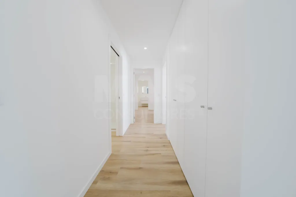 Apartamento T2 com 2 lugares de garagem