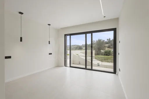Moradia T3+1 NOVA com piscina em terreno de 2098m2