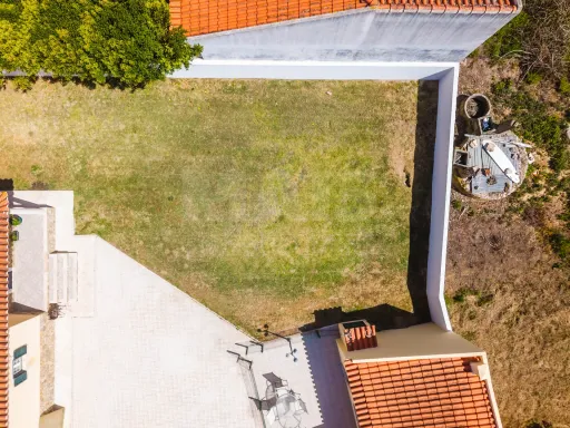 Moradia T4 com Charme em Olho Marinho | 260m² | Lote 734m²