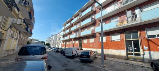 Apartamento T2  c/ duas frentes