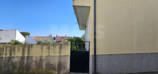 Moradia 2 Pisos centro Peroviseu c/ Terreno 500m2 e Garagem