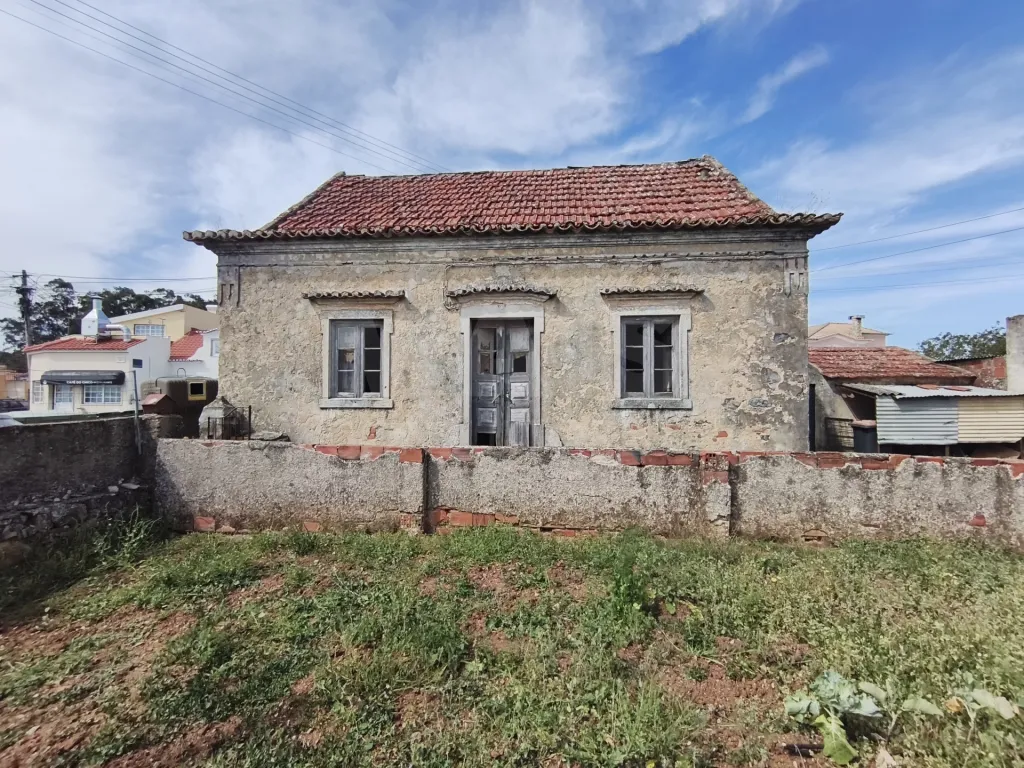 Casa Velha - Memory, potential and a new history in Abrunheira