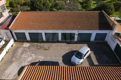 Prédio com garagens no Porto Alto, Samora Correia