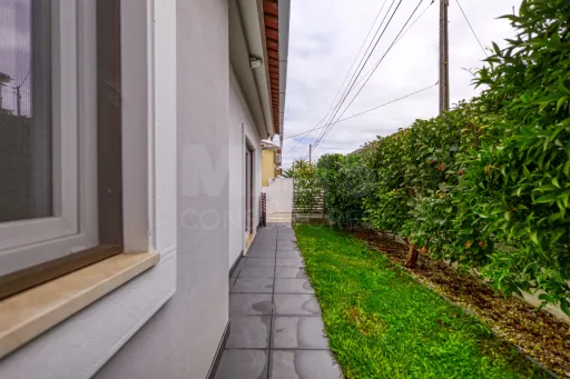 Moradia T3 Remodelada, Pronta a Habitar, com Ginásio, Anexo e Jardim