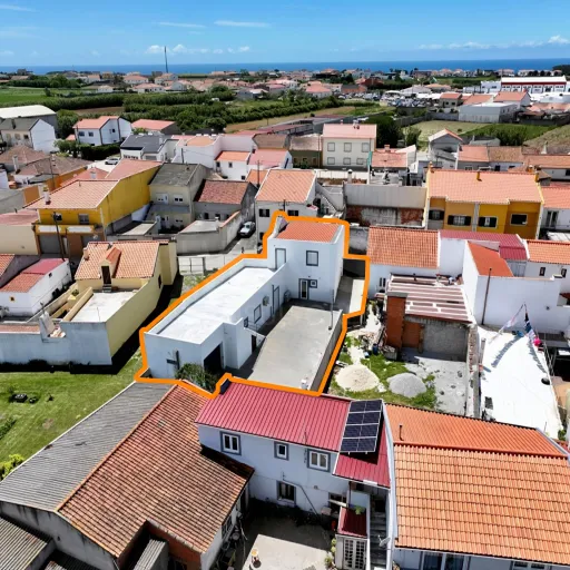 MORADIA T3 Remodelada, Mobilada c/ Suite Master, Terraço, Garagem, Vista Serra, Perto das Praias!