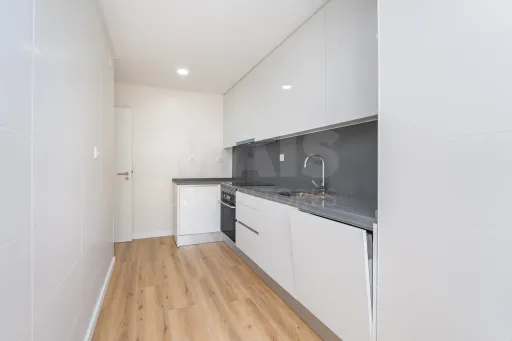 Apartamento T2 Totalmente Remodelado com Varanda no Coração de Alverca | Modernidade, Conforto e Localização de Excelência
