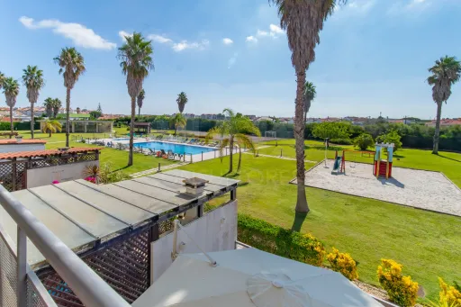 Moradia T3 totalmente remodelada no Condomínio Villas de Samorena em Samora Correia