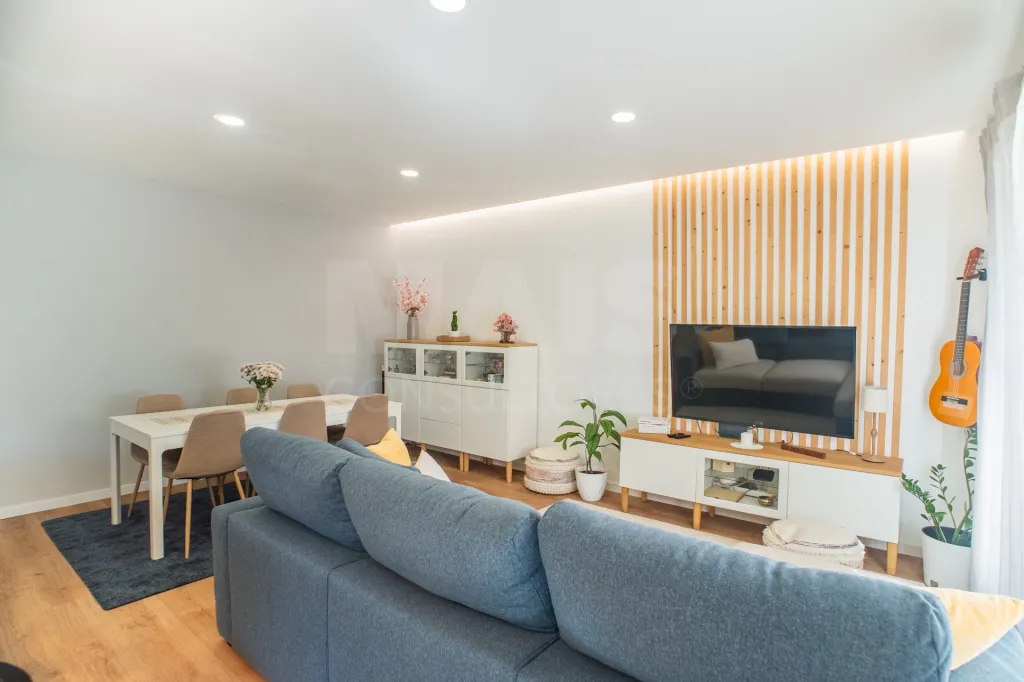 T3 Totalmente Remodelado, em prédio com 2 Elevadores
