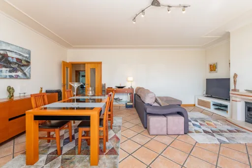 Apartamento T3 com box e vista rio em Vila Franca de Xira