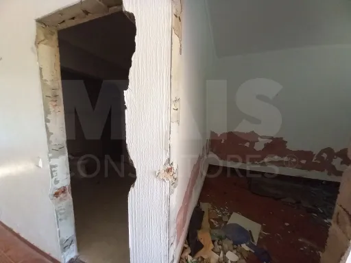 Moradia Bi Familiar com entradas independentes