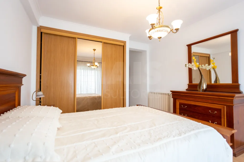 Apartamento T3 com excelente localização no Porto Alto