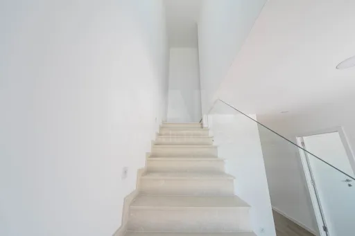 Exclusiva Moradia T4 Moderna com Conforto e Elegância Perto das Praias de Peniche