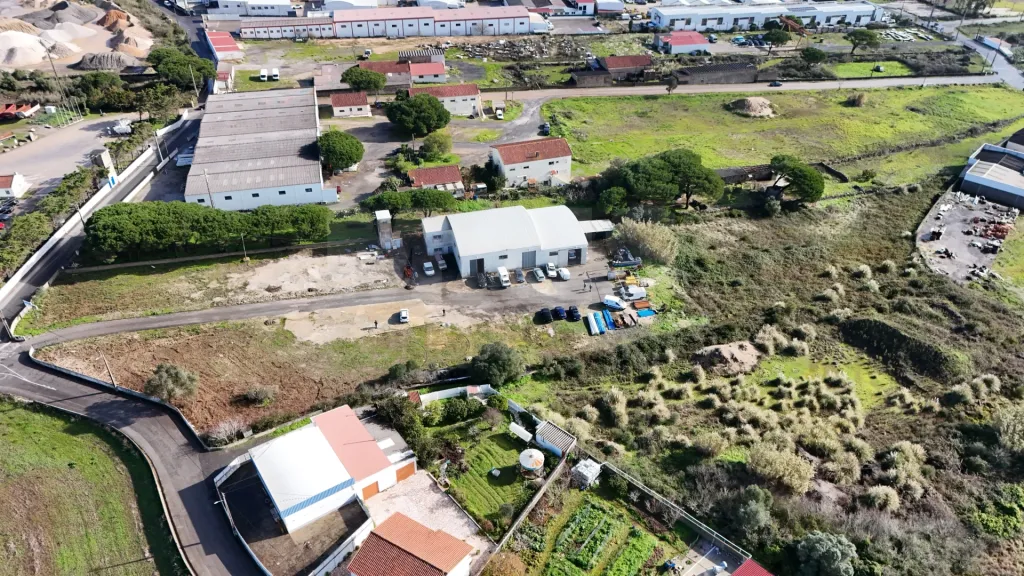 Warehouse on 9342m2 plot in Terrugem