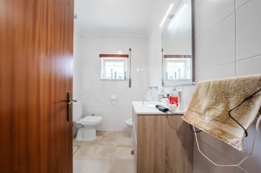 Moradia Térrea c/ piscina, árvores de fruto e garagem a 7 minutos da cidade