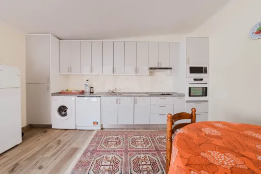 Moradia renovada em Peniche – junto à Marginal Norte