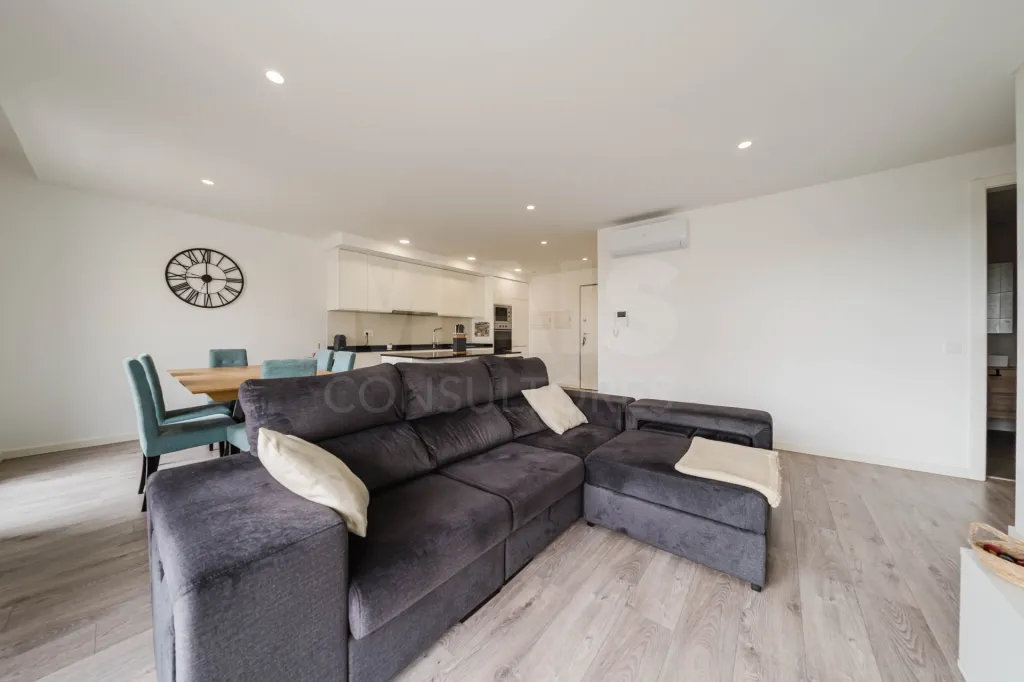 Apartamento T2 |Semi-novo | Varanda | Garagem Box |Atouguia da Baleia, Peniche