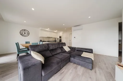 Apartamento T2 |Semi-novo | Varanda | Garagem Box |Atouguia da Baleia, Peniche
