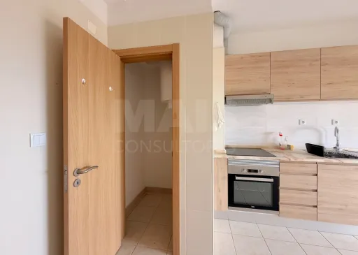 Prédio de Habitação e Comércio em Santa Iria de Azoia