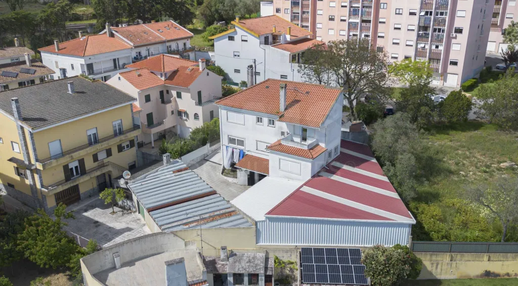 Moradia T5, com garagem e espaço exterior, Caneças