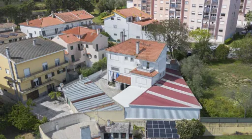Moradia T5, com garagem e espaço exterior, Caneças