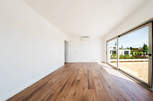 Moradia Contemporânea de Luxo com Vista Barragem, Piscina e 3.000m² Urbanos | Peniche