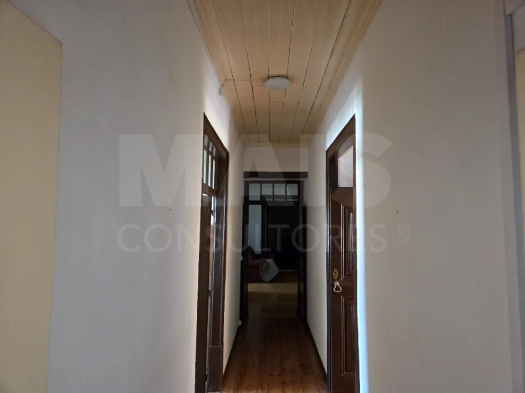 Prédio no Centro de Torres Novas com Jardim e Forte Potencial para constituição de Propriedade Horizontal com elevada rentabilidade de investimento