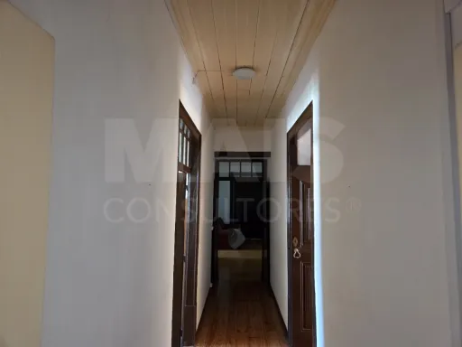 Prédio no Centro de Torres Novas com Jardim e Forte Potencial para constituição de Propriedade Horizontal com elevada rentabilidade de investimento