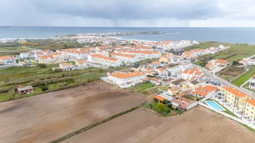 Terreno para Construção a poucos metros da Praia do Baleal