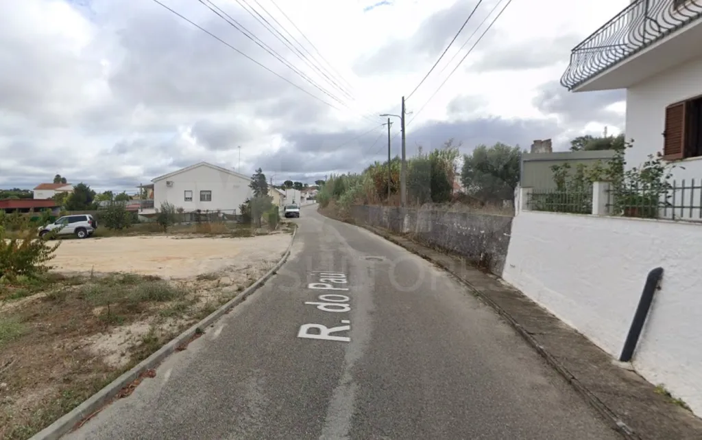 Moradia em Ruinas, em Foros do Paul Coruche, inserida num lote de terreno de 332 m2
