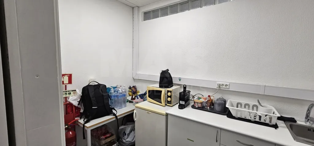 Armazém ou Escritório Serviços em Alfragide com 100m2
