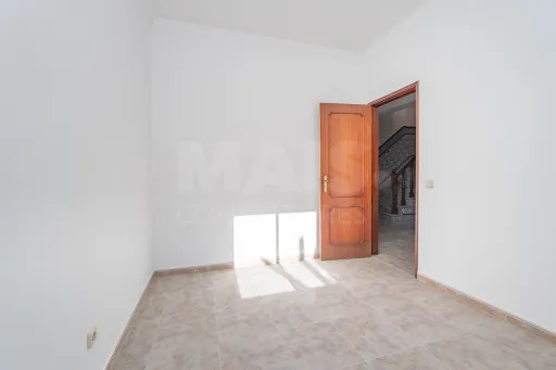 Oportunidade no Porto Alto, moradia T4+1 com 204m2 e logradouro.