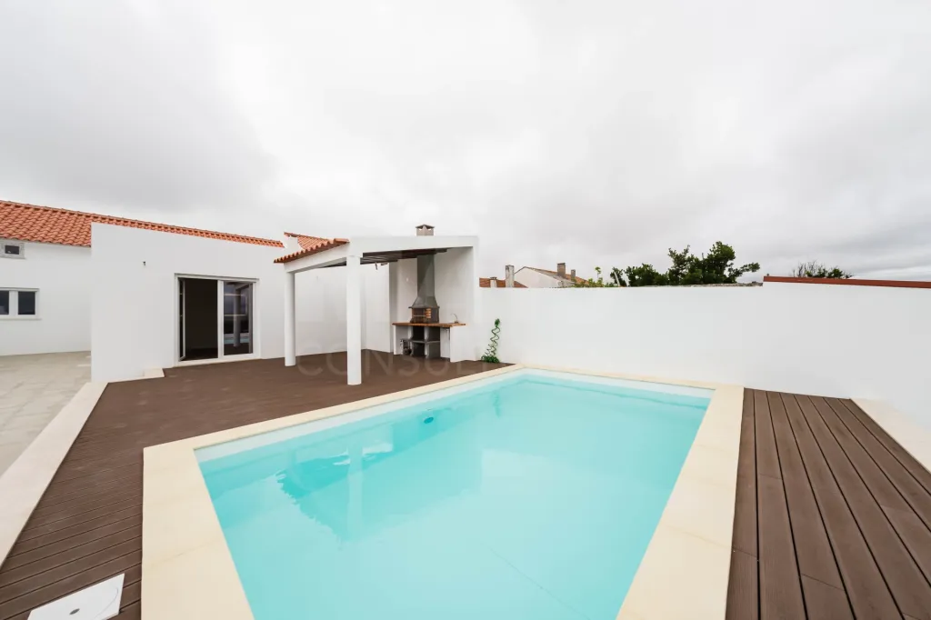 Moradia Geminada T3, Totalmente Remodelada