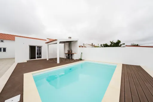Moradia Geminada T3, Totalmente Remodelada