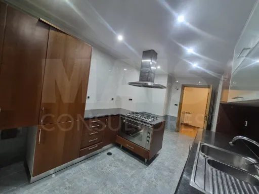 Exclusivo T2 em Condomínio Privado com Piscina