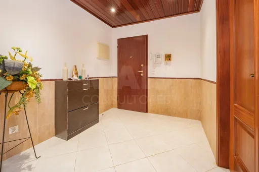Apartamento T1 com parqueamento e arrecadação em Samora Correia
