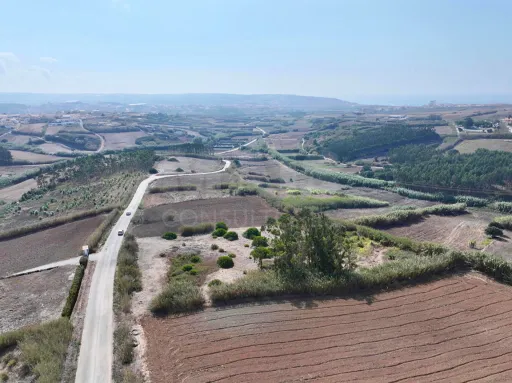 Terreno rústico com 5.840 m² a 3 km da Praia da Areia Branca