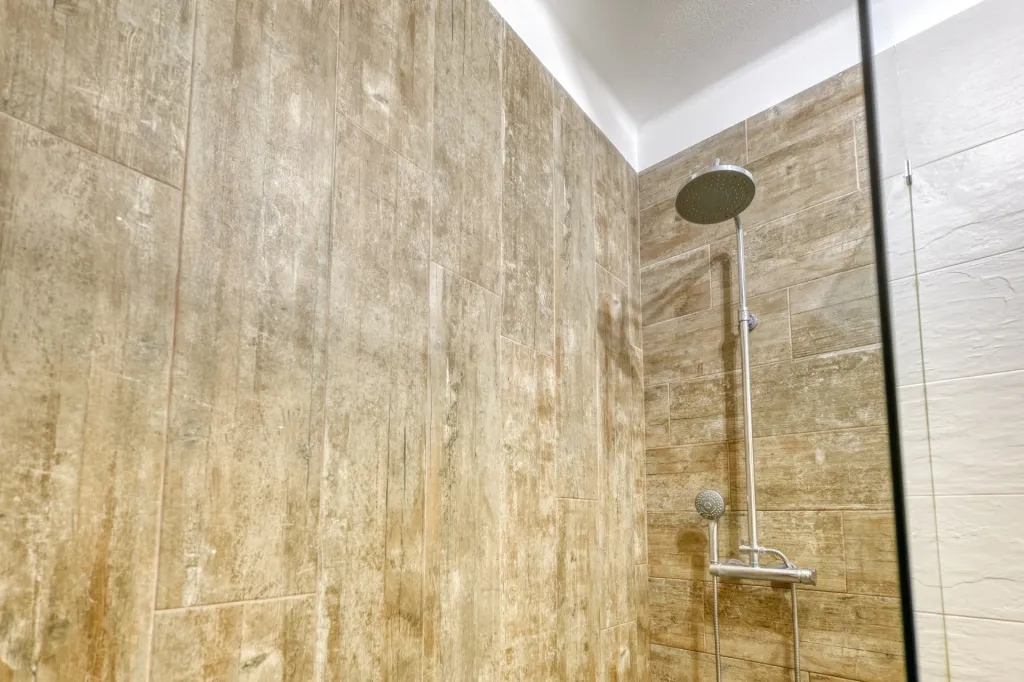 Moradia T3 Remodelada, Pronta a Habitar, com Ginásio, Anexo e Jardim